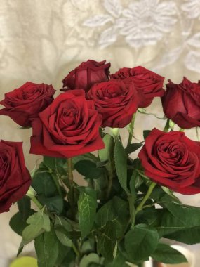           Bir buket kırmızı gül.