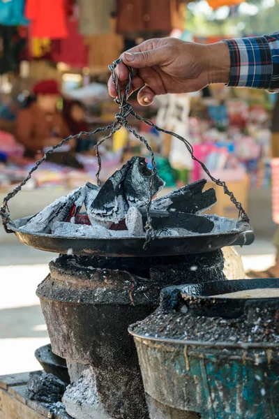 Tradiční Způsob Vaření Nad Dřevěným Uhlím Myanmar — Stock fotografie