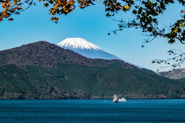 Fuji Visto Lago Ashinoko Com Dois Barcos Cruzeiro Turístico Tiro — Fotografia de Stock