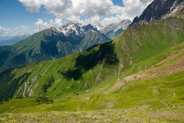 Mazeri-Mestia yürüyüşü sırasında Guli Geçidi 'nden görüntüler