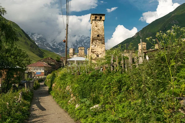 Yukarı Svaneti Gürcistan Daki Ushguli Köyünde Yol — Stok fotoğraf