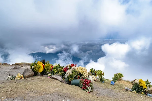 Ofertas Flores Topo Vulcão Santa Maria Perto Quetzaltenango Guatemala — Fotografia de Stock