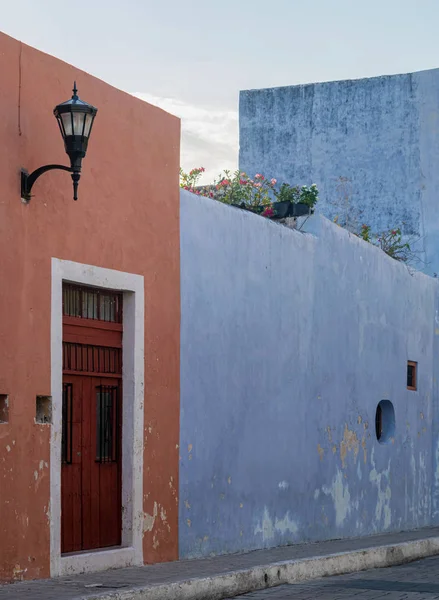 Oranžové Modré Barevné Fasády Koloniálních Budov Campeche Yucatan Mexiko — Stock fotografie