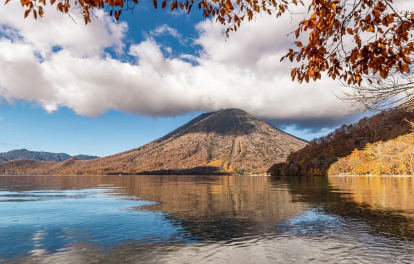 Chuzenji See Nikko Japan Mit Bergen Die Sich Einem Sonnigen — Stockfoto