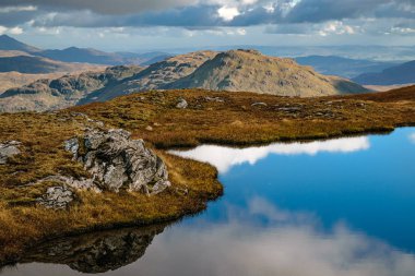 Beinn a 'Chroin' in Rocky arazisi Crianlarich 'in güneyindeki İskoç dağlarında küçük bir dağ..