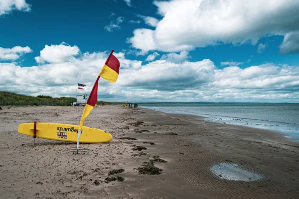 Saint Andrews Scotland June 2017 Yellow Lifeguard Board Andrews Beach — Stock Photo, Image