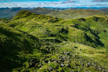 Yazın yemyeşil İskoç tepeleri, Meall nan Tarmachan, Perthshire, İskoçya manzarası.