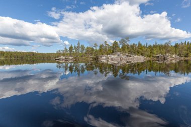 Gökyüzü göle düşüyor