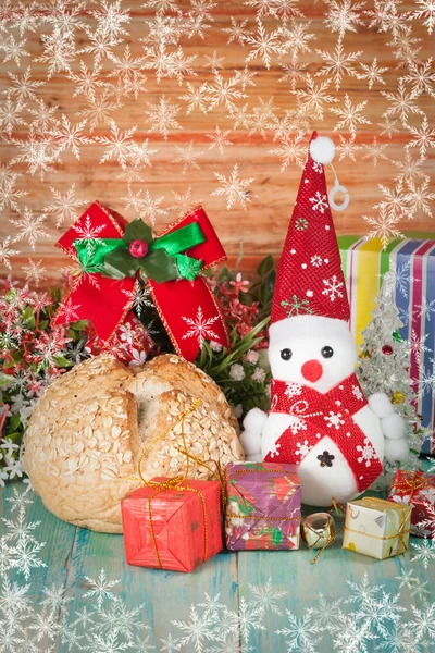 Kerstdecoratie met nep sneeuwvlok — Stockfoto