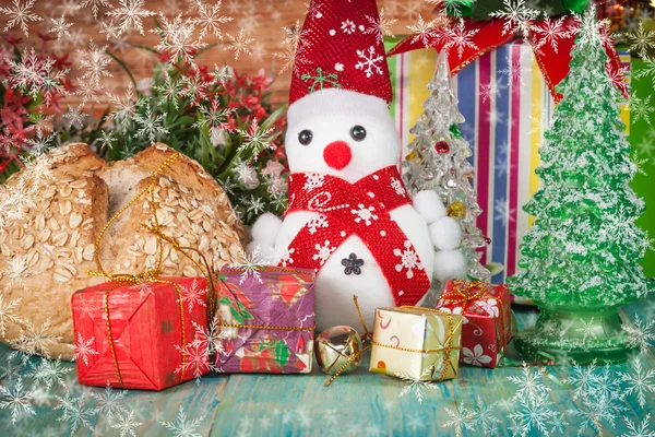 Kerstdecoratie met nep sneeuwvlok — Stockfoto