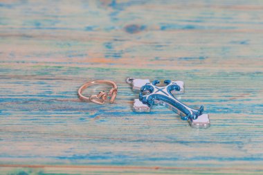 Alyans ve coss ahşap tablo 