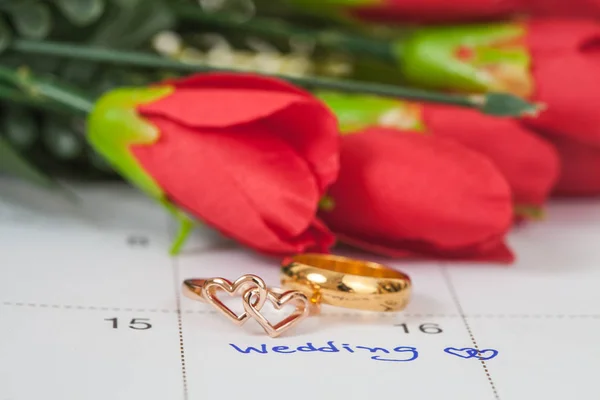 Свадебная записка на календаре напомнит о свадьбе — стоковое фото