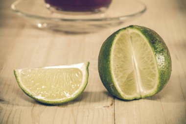 ahşap arka plan üzerine kireç 