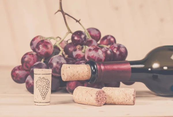 Wine cork and wine bottle — Stock Photo, Image