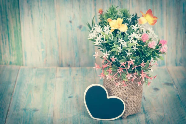 Bouquet of flowers on old wood table — Stock Photo, Image