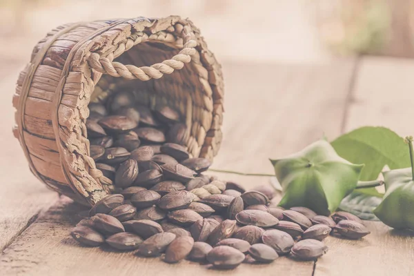 kurutulmuş kapsül Sacha InChI fıstıkla ahşap meyvesi tohumu 