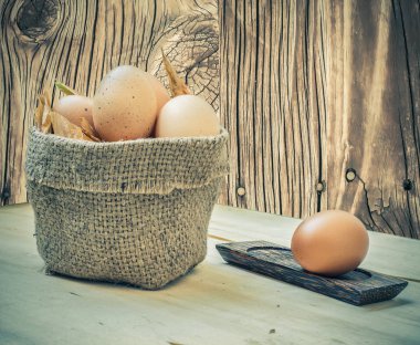 Çantada birçok yumurtalar.