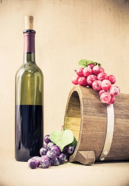 Vino tinto y uvas —  Fotos de Stock