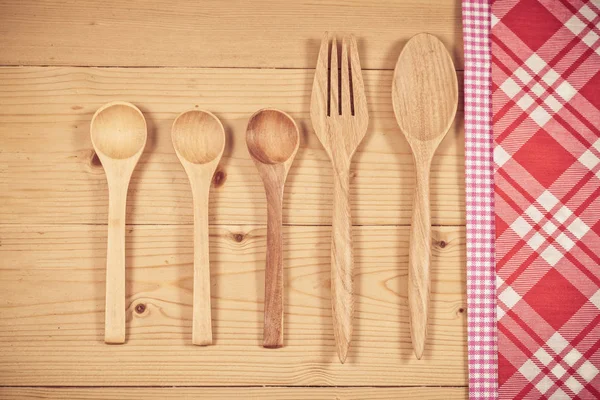 Renk masa örtüsü, kaşık, çatal tablo arka plan üzerinde