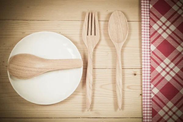 Renk masa örtüsü, kaşık, çatal tablo arka plan üzerinde