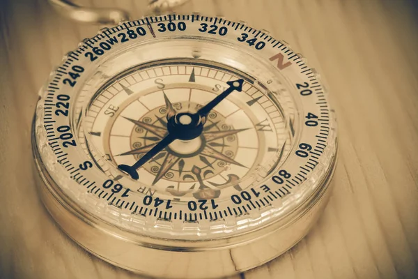 Classic Compass on a Wooden Table. — Stock Photo, Image