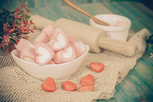 Colorful sweet marshmallow  in a white-ware — Stock Photo, Image