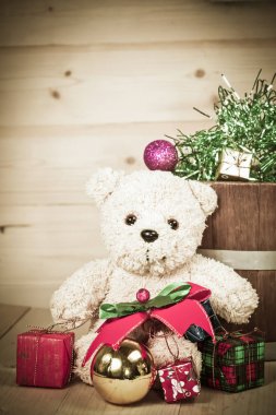 ayı oyuncak hediye kutusu ile