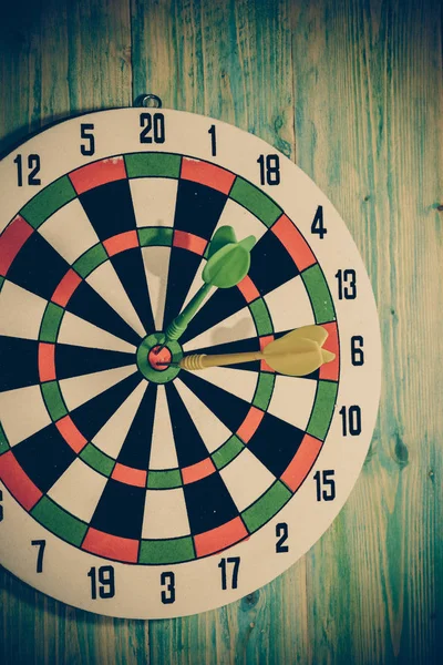 Bullseye es un objetivo de los negocios. Dardo es una oportunidad y Dar — Foto de Stock
