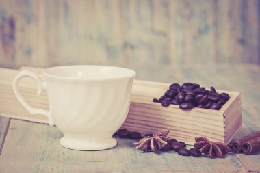 sehpadaki kahve çekirdekleri 