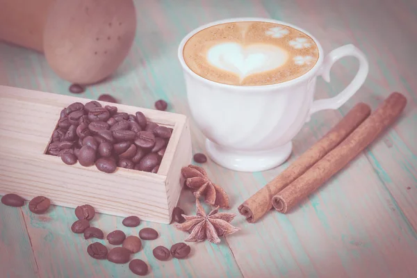 Coffee beans on wood table — Stock Photo, Image