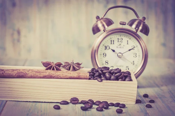 sehpadaki kahve çekirdekleri 