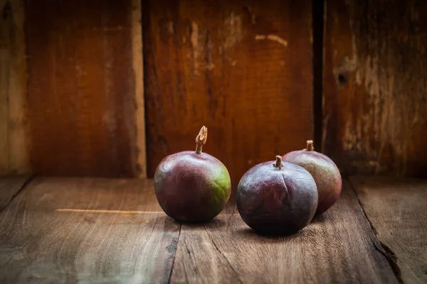 Nature morte fruit sur bois — Photo