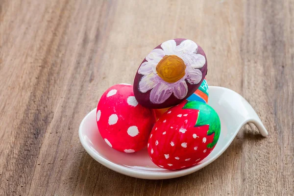 Easter egg on wood — Stock Photo, Image