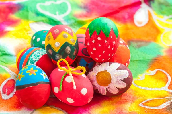 Easter egg on colorful paper — Stock Photo, Image