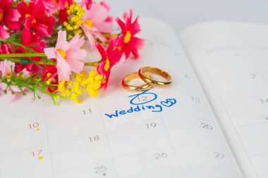 Düğün Not takvimdeki bir hatırlatma çiçek düğün günü için ayarlar