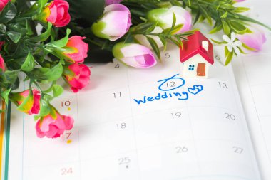 Düğün Not takvimdeki bir hatırlatma çiçek düğün günü için ayarlar