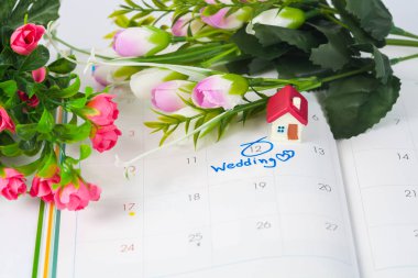 Düğün Not takvimdeki bir hatırlatma çiçek düğün günü için ayarlar.