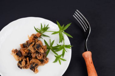 deniz gıda tatlı çanak üzerinde istiridye çatalı kurutulmuş.