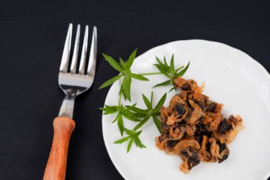 deniz gıda tatlı çanak üzerinde istiridye çatalı kurutulmuş.