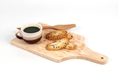 Sıcak yeşil çay ve ev küçük tatlı kurabiye yaptım