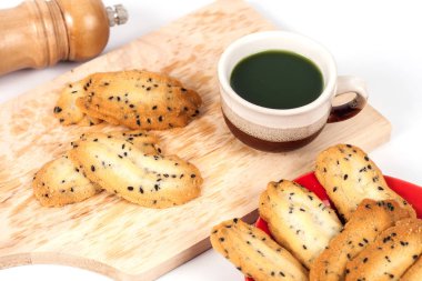 Sıcak yeşil çay ve ev küçük tatlı kurabiye yaptım 