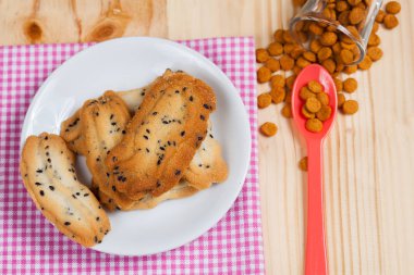 Ev küçük tatlı kurabiye siyah susam, genellikle roun ile yapılan