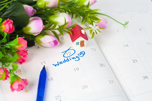 Düğün Not takvimdeki bir hatırlatma çiçek düğün günü için ayarlar 