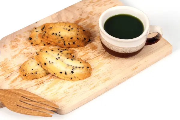 Sıcak yeşil çay ve ev küçük tatlı kurabiye yaptım 