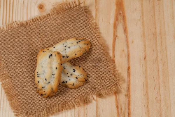 Ev küçük tatlı kurabiye siyah susam ile yapılmış, genellikle yuvarlak