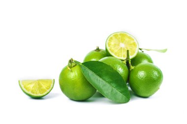 beyaz arkaplanda taze kireç