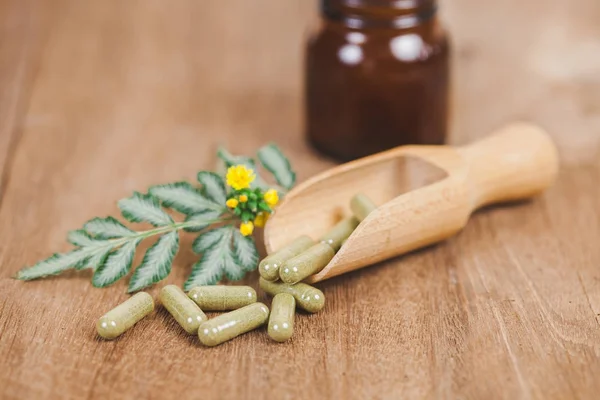 Herbal Medicine Capsules Herb Rustic Wooden Table Healthy Eating Good — Stock Photo, Image