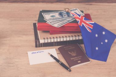 Avustralya kavramı, pasaport ve beyaz Not Avustralya bayrağı eğitim .