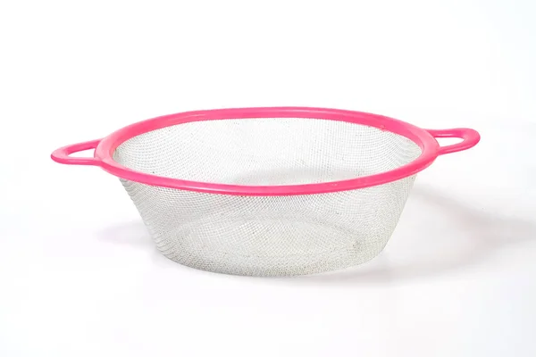 Alat colander plastik dapur pada latar belakang putih  . — Stok Foto