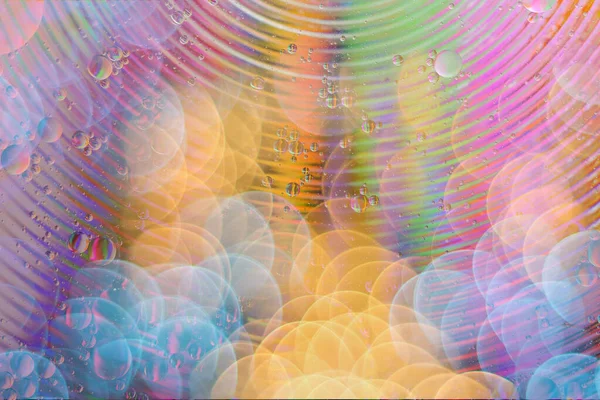 Bokeh světlo s kapkou oleje na vodě s barevné tvorby des — Stock fotografie
